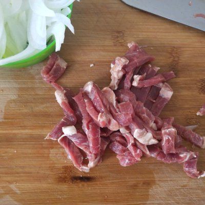 面团|#安佳马苏里拉芝士挑战赛#牛肉起司面包卷