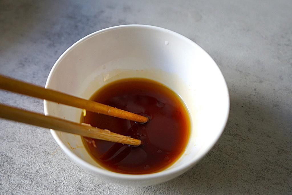 用花生米这样做下酒菜，太实用了，不油炸不用炒，宴客倍有面子