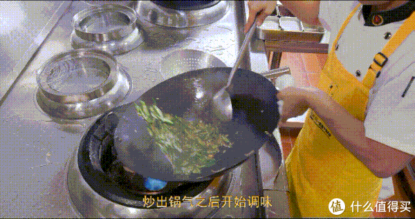 厨师长|王刚的美食精选 篇九十：厨师长教你：“秋葵炒蛋”的家常做法，清脆爽口，营养美味