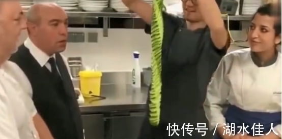 中国厨师到美国,只切了一根黄瓜,就让众人折服直言:要学中餐