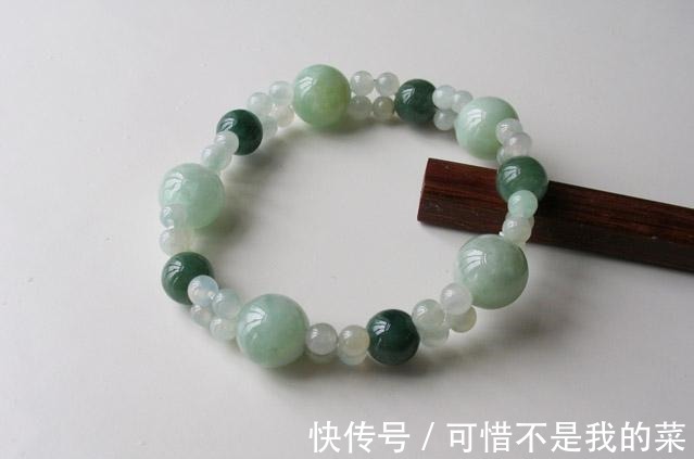 包包 一个名牌包包的价格,可以购买到翡翠,但为什么人们更喜欢买包呢