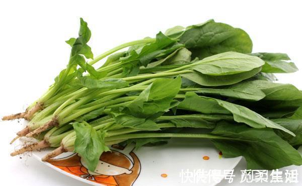 食用|医生提醒:5种食物吃之前要先焯水,以免增加肝脏压力,别吃错