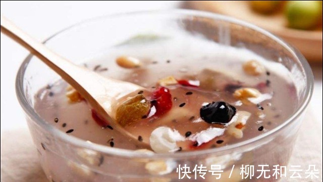 滋补美食|女人临近30岁,别总吃红枣,常吃这5种滋补美食,让你气色好!