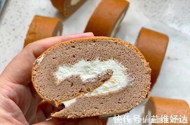 开裂|自制香浓的可可蛋糕卷，做法简单又方便，怎么卷都不开裂