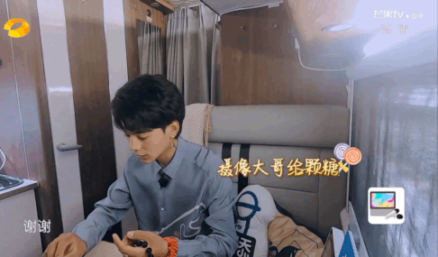 丁真|丁真在《中餐厅》屡被“占便宜”,语言受限的他该如何脱颖而出?