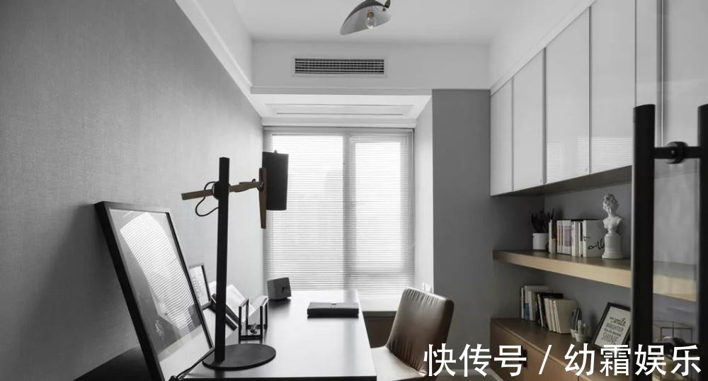 原木色|夫妻的现代简约三居,黑白灰+原木色高雅轻奢,小书房最酷,晒晒