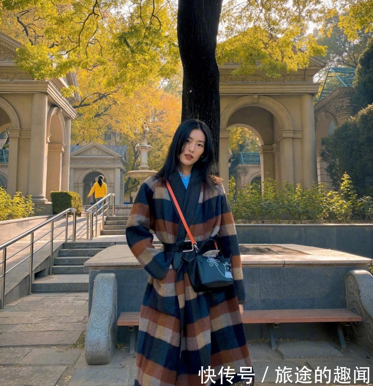 冬季穿搭在精不在多!get刘雯的单品搭配技巧,摆脱“路人感”