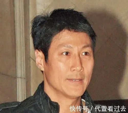 成家班|《怒火重案》的这两个小配角，居然有这么辉煌的过去，值得尊敬