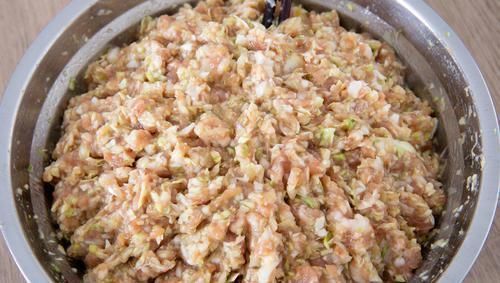 不管调什么饺子馅，这3种调料都不能少，包出来的饺子特香
