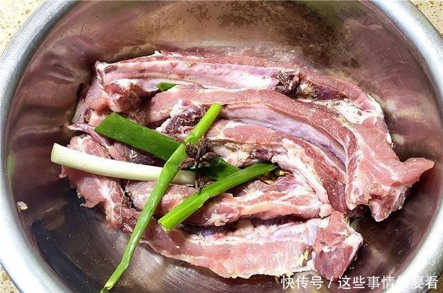 想吃烤串不用去烧烤摊,自己在家做,外焦里嫩,干净卫生,真解馋