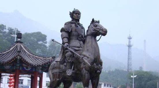 龙袍|此人前来投军,朱元璋以为他是来混饭的,死后却让他穿上龙袍