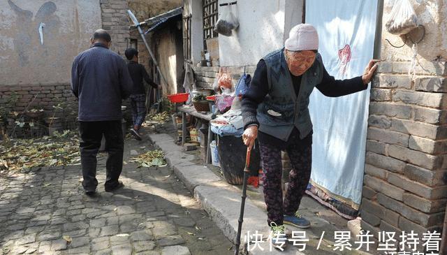 乐天知|人能活多久,民间俗语“人老两年坎”是什么意思?