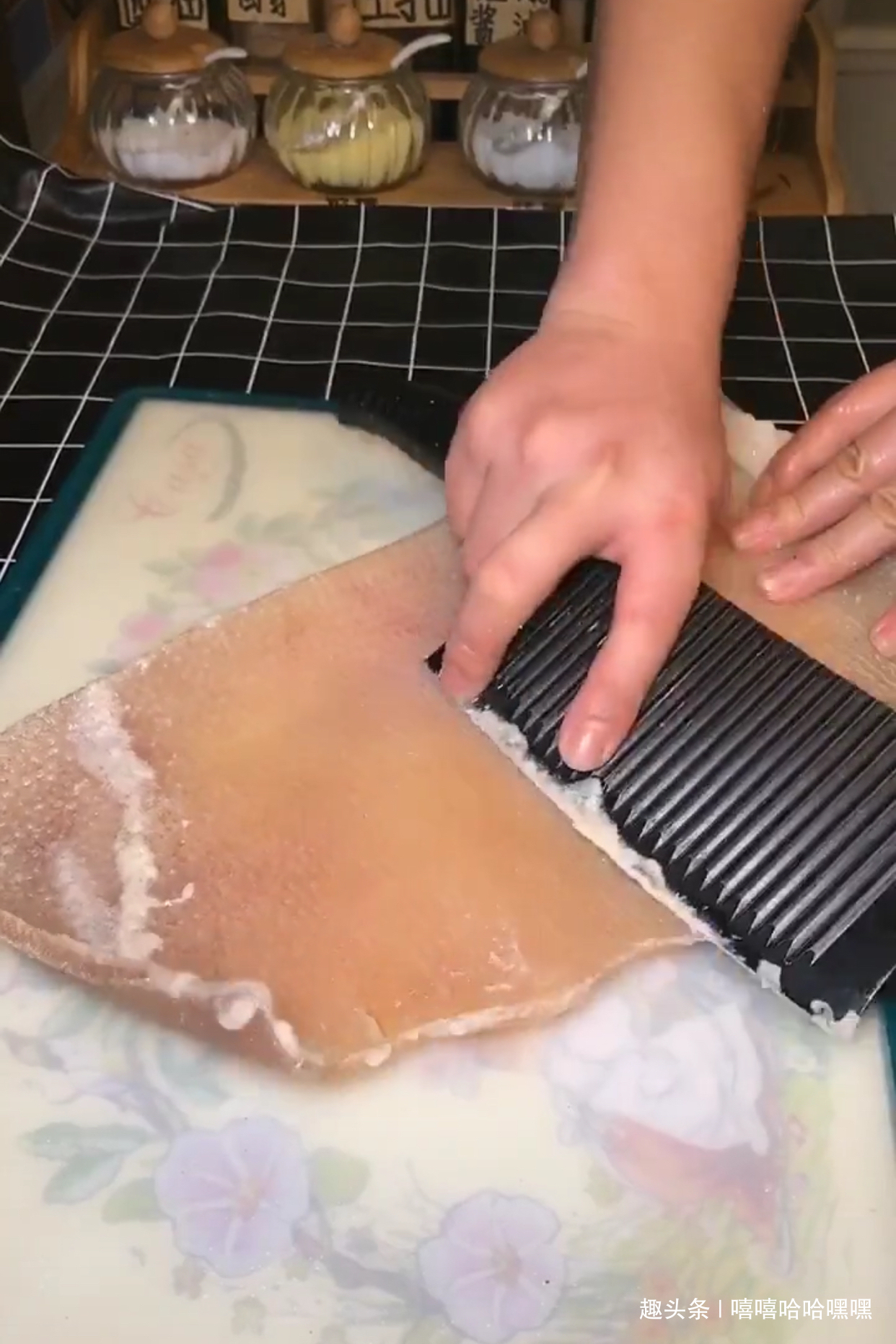 猪皮|满满的胶原蛋白,不仅形似果冻,入口Q弹,而且还具有保健作用!