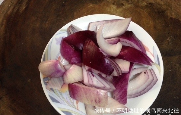 这菜切记不能隔夜吃,放进冰箱也不行,家有老人要注意!