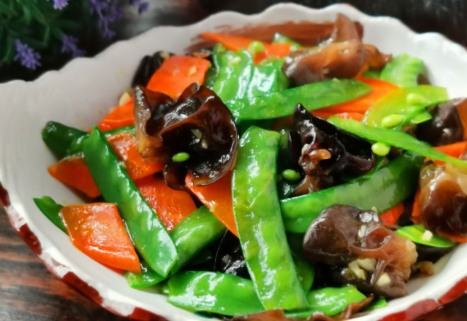 中秋家宴,别全都是大鱼大肉,12道素菜小炒,荤素搭配,清淡解腻