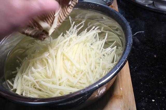 好吃的土豆丝,做法有秘诀,口感脆嫩好吃又下饭
