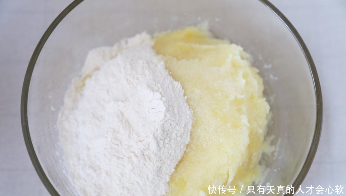 土豆|做好的土豆泥放入烤箱烤一烤，加入海苔碎，鲜美软糯又好吃