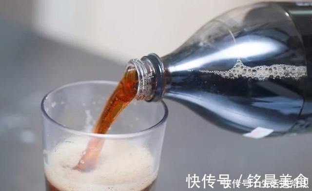 灶台|教你不用一滴水，1年没擦的灶台，两三下焕然一新，省时又省力！