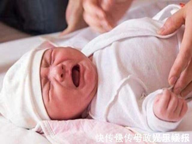 宝宝|宝宝意外滚下床,家长一个动作让孩子没了呼吸,很多家长都这么做