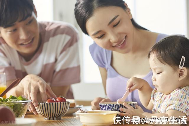 辅食|各月龄宝宝吃奶量不同,吃多吃少都不好,4个方法看宝宝是否吃饱