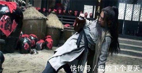 武松&武松为什么狠心砍下自己手臂,很多人觉得他中毒了,其实我们错了