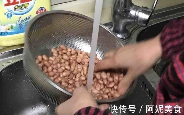 花生米|炸花生米，直接下锅炸就错了，少了这一步，花生米不酥脆，还返潮