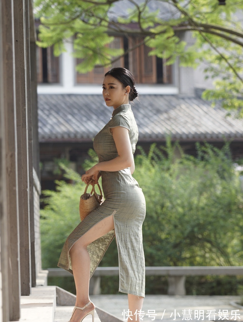 气质 气质时尚的搭配,穿国风旗袍,做知性温柔的女人!