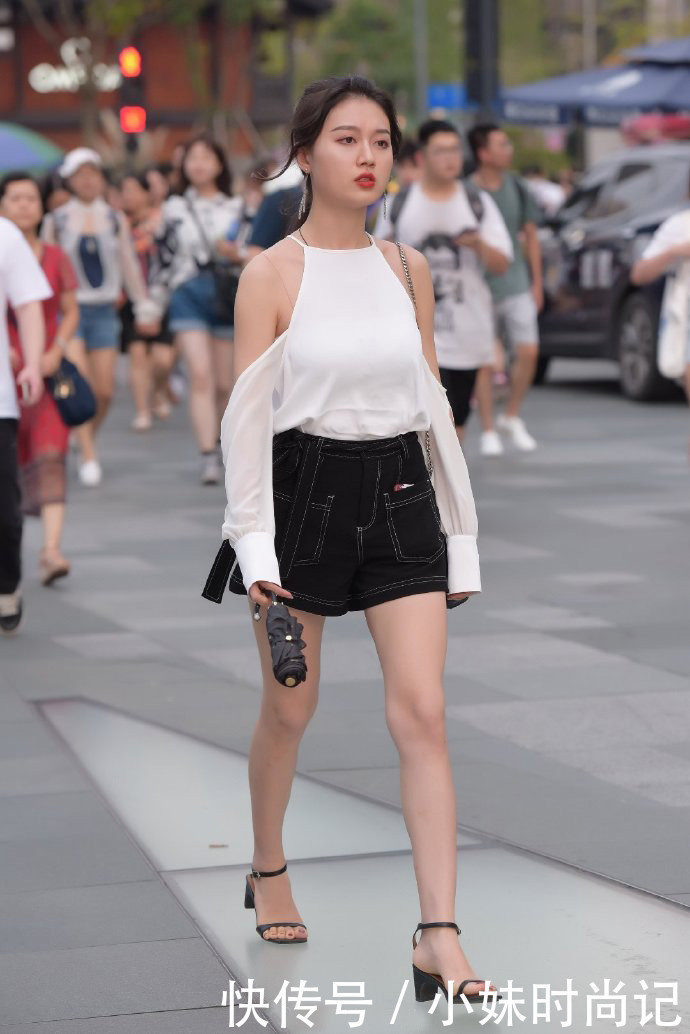 街拍:时尚的短裤穿搭靓丽耐看,大方呈现你的身材和气质