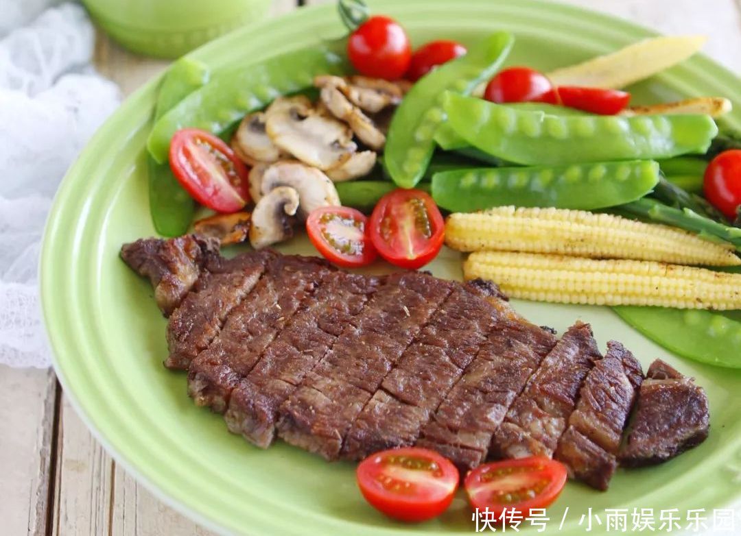  减脂|一道低卡轻食晚餐，牛排不用油煎，这样搭配，可以轻松瘦身！