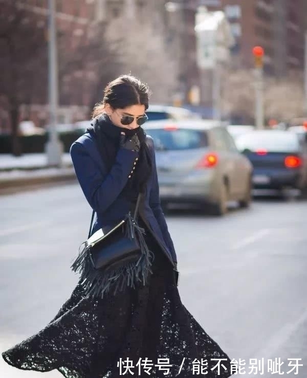 围巾搭配小心机，这个秋冬时髦和温暖全都有了