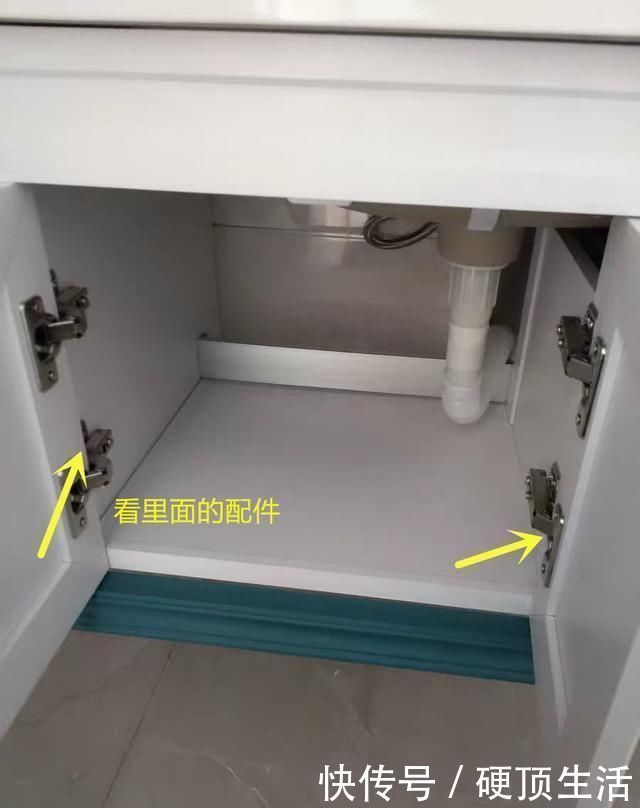 卫生间|浴室柜选橡木还是太空铝的好?比较一下才知道,还是这种更实用