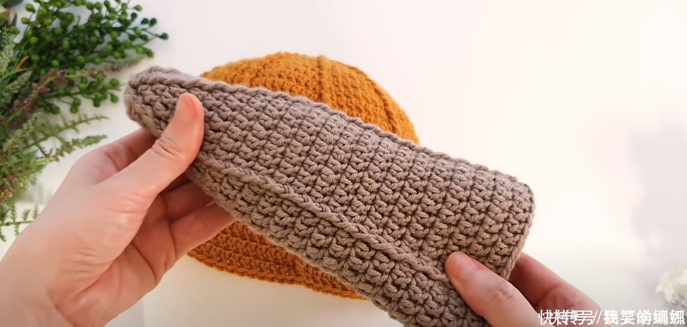 冬夏都可戴的一款帽子,只需换不同的线来钩,出行携带方便可折叠