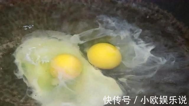 香菜段|早餐面条这样做，老婆吃了一大碗，简单美味，暖身暖胃，太香了