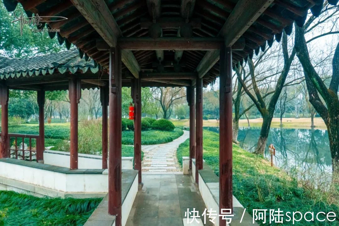 小矮房|这个生态公园的风景虽然美，但里面很多小木屋显然已经废弃多年