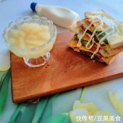 早餐|#十分钟快手早餐#白吐司快手三明治盒子