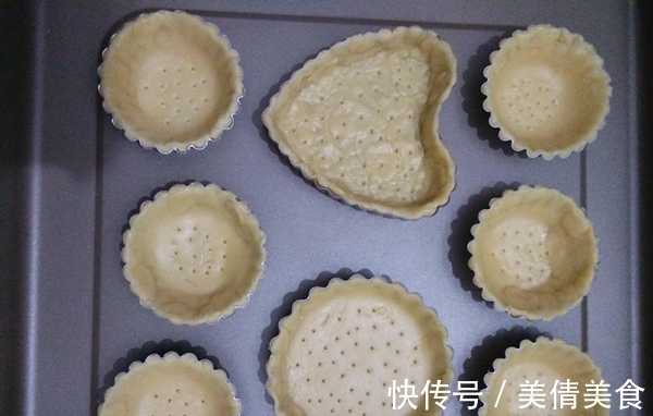 瓜瓣儿|南瓜别再煮粥，教你一种新吃法，比南瓜饼还要香，上桌都抢着吃！