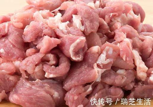 炸酥肉|炸酥肉用淀粉还是面粉大厨教你正确挂糊方法，酥肉酥脆不回软