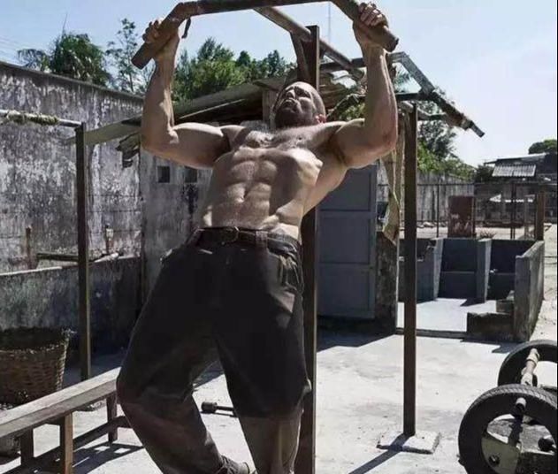 虐背|有一种背,叫杰森斯坦森的“大神背”,附高效虐背教程