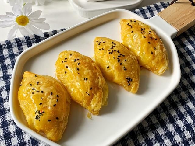 蛋挞皮|榴莲酥简单做法，几个蛋挞皮，一块榴莲，儿子说比买的还好吃