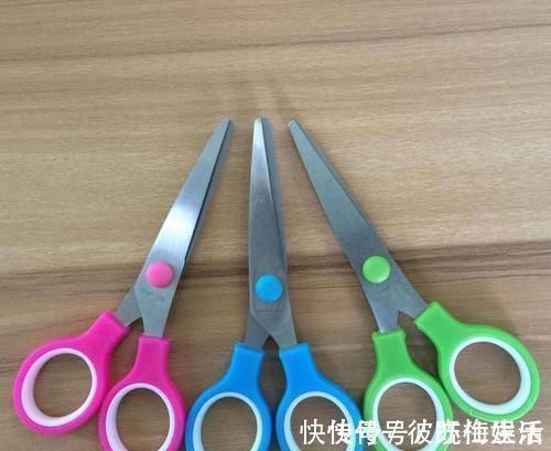 危险品|三胞胎姐妹“纸巾大战”,现场一片狼藉,宝妈:能塞回去俩吗?