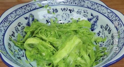 苦瓜皮|以后苦瓜就这样吃，加4个鸡蛋，出锅太香了，上桌连汤汁都不剩