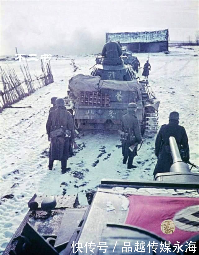 烧毁|二战老照片:一路入侵疯狂的德军、家园被烧毁的苏联平民满面悲伤