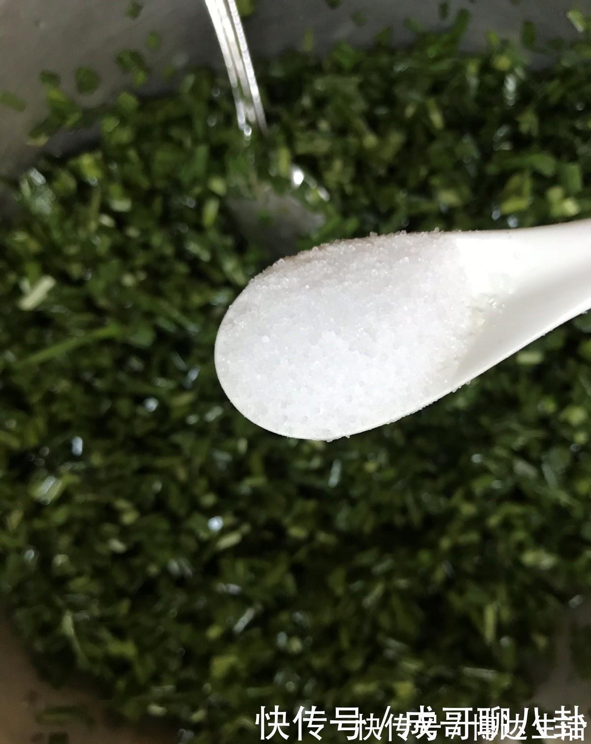 调味料|爱吃韭菜盒子的看过来,学会这个做法就够了,个个薄皮大馅真美味