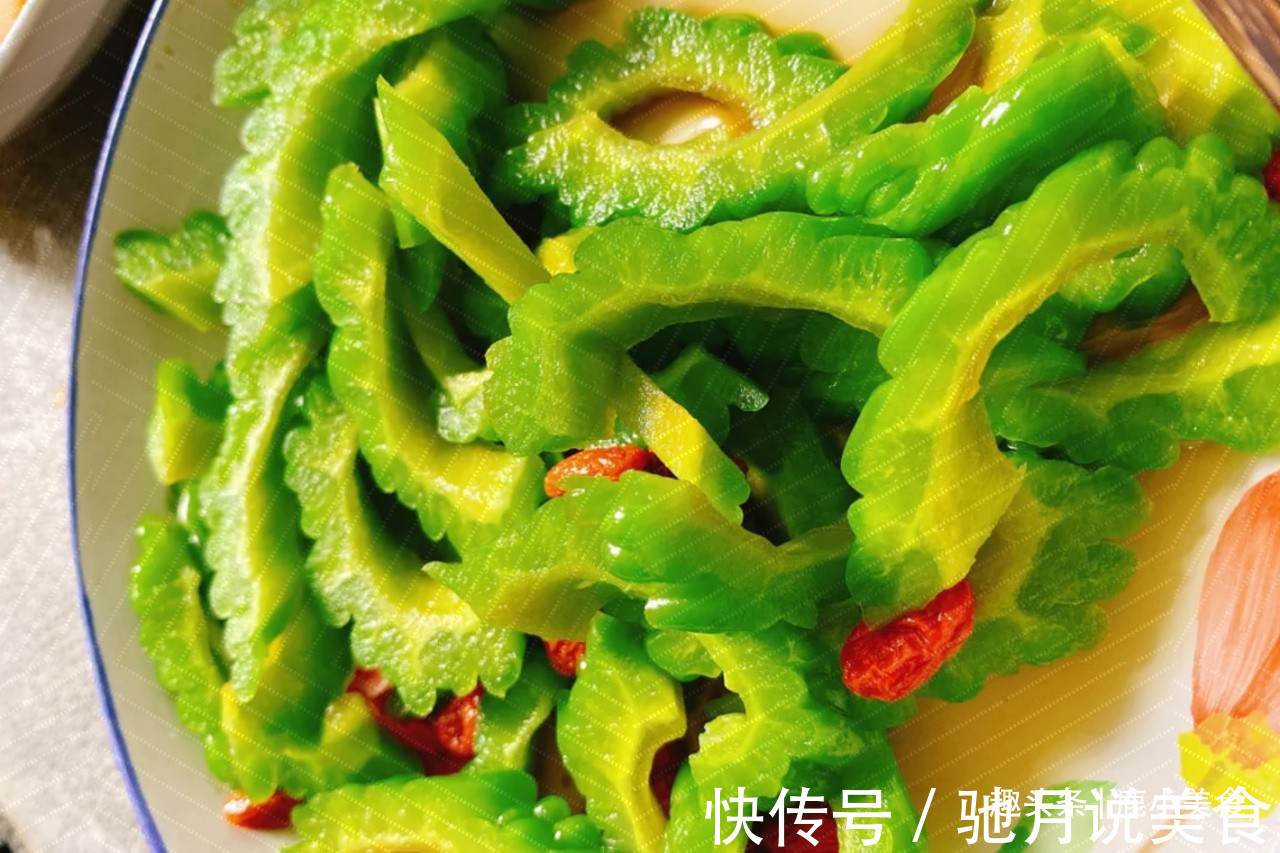 35℃高温还上火,我建议你多吃苦瓜!清热败火,营养消暑