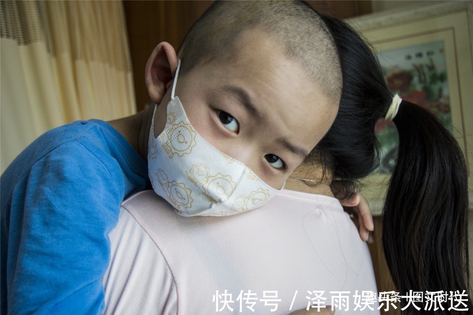医生|2岁男童查出白血病,治疗三年后出院回家,复查时被医生留下