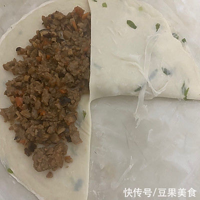 手抓饼|餐桌上的保留项目牛肉千层饼，隔段时间就做一次