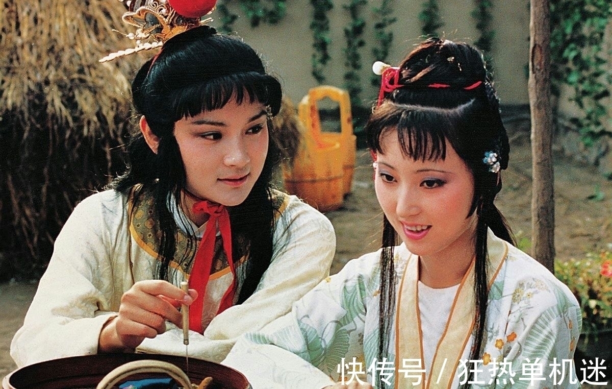 林黛玉#宝玉扔了黛玉的荷包,说出7个字后,林黛玉当场摔了手里的剪刀