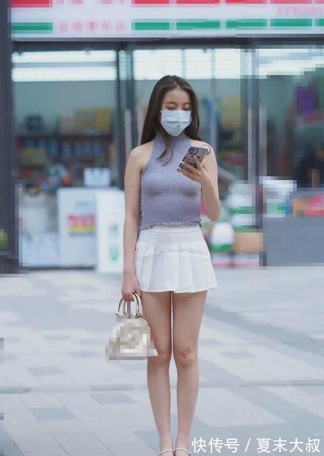 无袖 无袖打底衫配半身裙,时髦优雅还显年轻