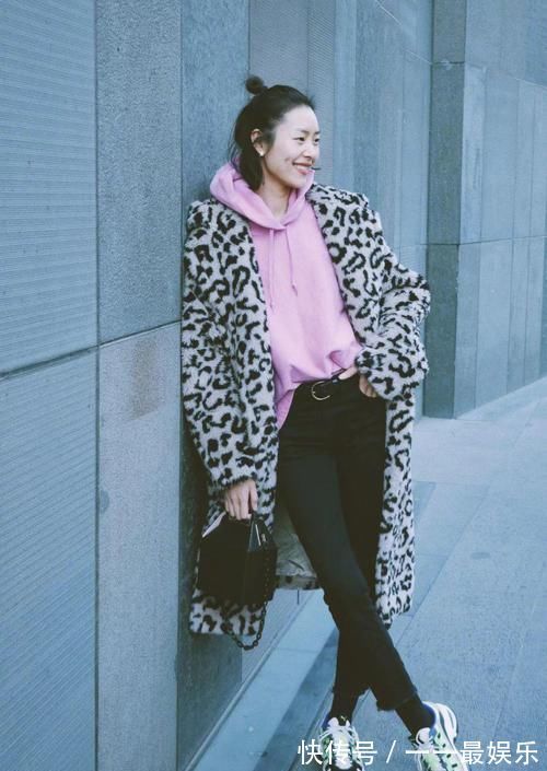 黑裤|称霸衣柜的“万能小黑裤”,搭配大衣羽绒服时髦又显瘦,太上头了