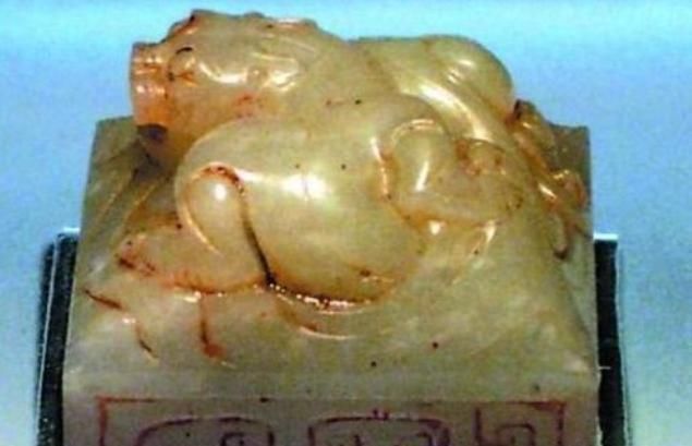 13岁男孩捡到一枚玉玺,上交后得20元路费,45年后政府却再次来访